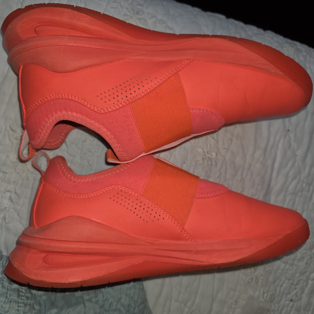 Clove Women's Vibrant Orange Athletic Shoes - Picture 4 of 5